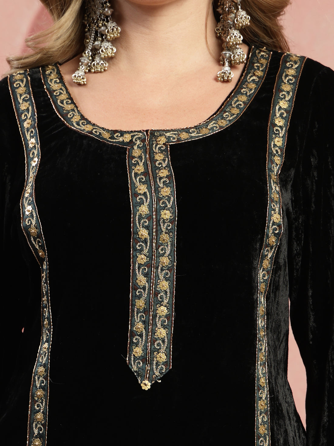 Silk Velvet Embroidered Kurta Set with Chiffon Dupatta – 3-Piece Luxury Ethnic Wear