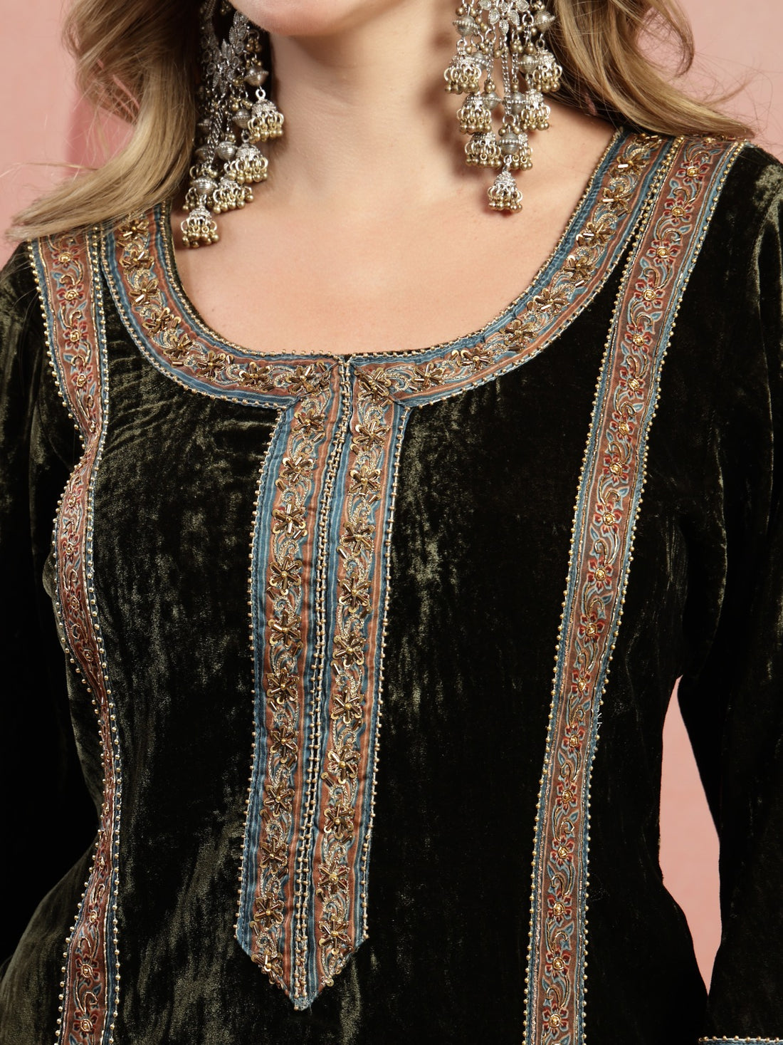 Green Silk Velvet Embroidered Kurta Set with Chiffon Dupatta – 3-Piece Luxury Ethnic Wear